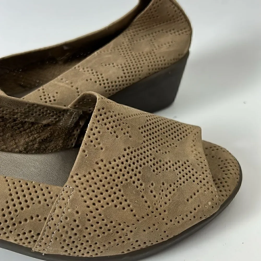 The Flexx Women's Wedge Sandal skirt heel size 8.5 peep toe